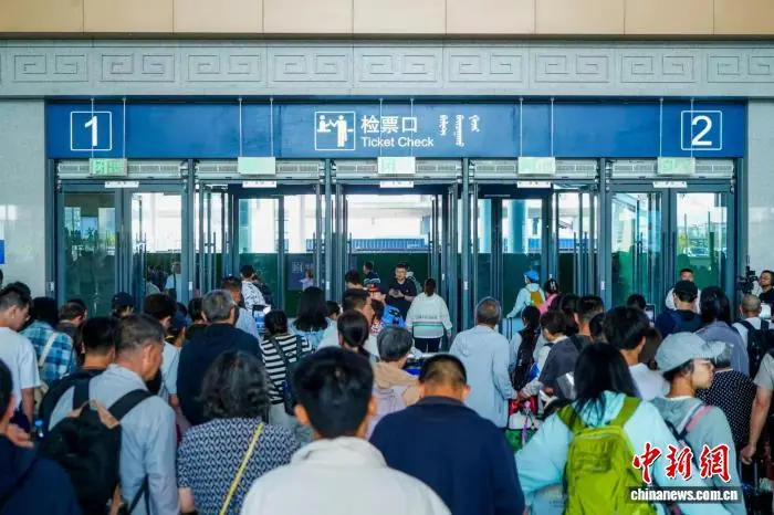 锡林郭勒大草原步入动车出行时代