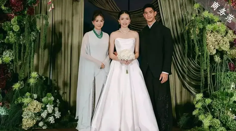 香港百亿豪门大婚,58岁港姐婆婆像30岁!张学友唱歌,李嘉欣也当绿叶…