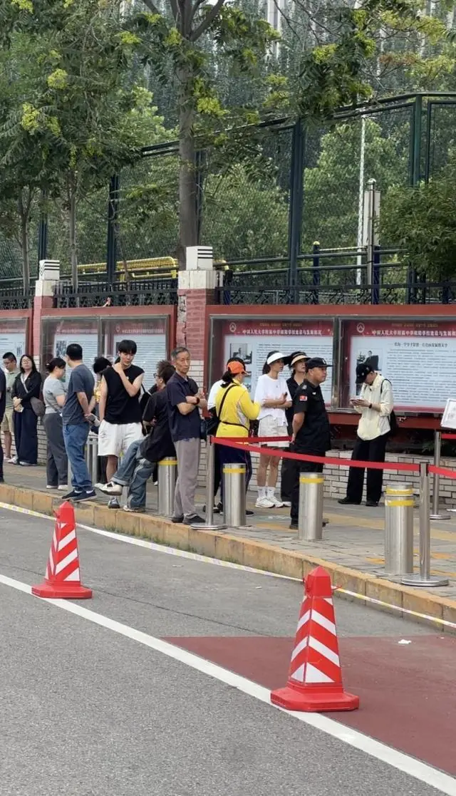 中考首日，北京警方为全市250个考点逐一制定安保方案