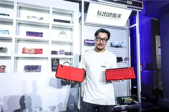 2026 ROG DAY&新品发布会圆满收官,ROG魔导士Ace 75 HE熔岩红键盘惊艳全场