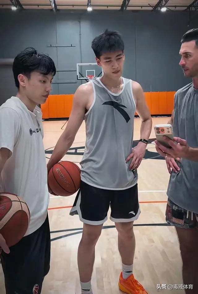 徐杰美国特训,胡明轩深圳康复,杜锋忙主业,朱芳雨忙探店