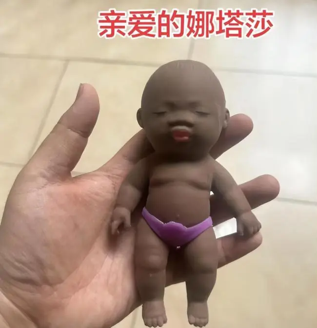 网红丑娃娃娜塔莎突然爆火！被批存在暴力擦边问题