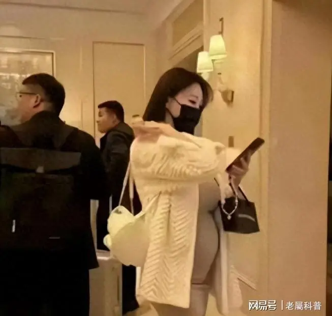 杨颖婚内偷吃真相大白,叶珂闺蜜说漏曝黄晓明隐私,胜者不言而喻