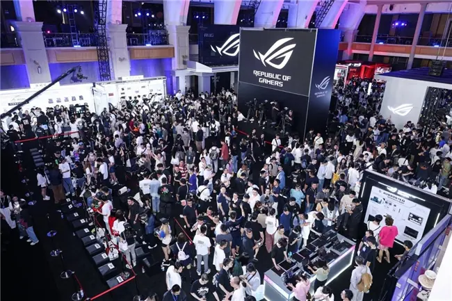 ROG DAY 2026燃爆电竞圈,旗舰显示器矩阵定义“玩出骄傲”新体验