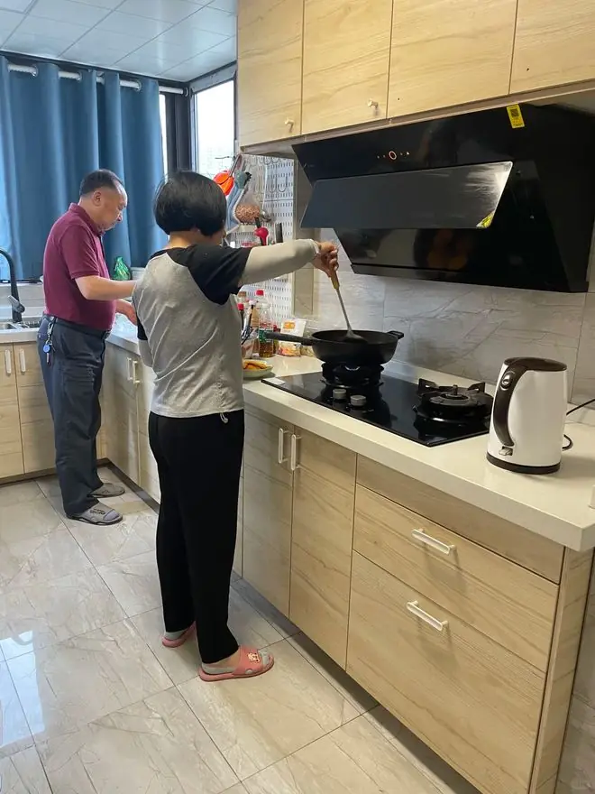 网友吐槽：公婆住进我家后，我的精致小家彻底 “沦陷” 了！