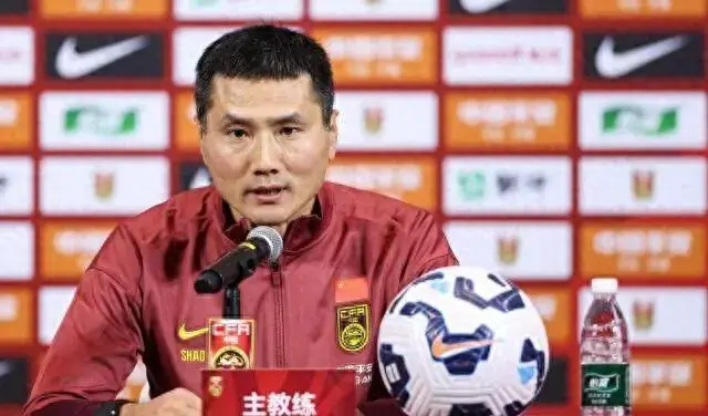 邵佳一：国足下期集训会选U23球员，但踢不上联赛的肯定不行！