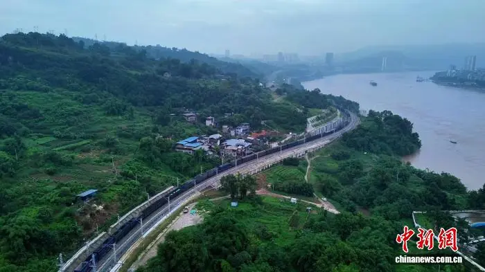 成渝铁路改造工程江津至铜罐驿段双线通车