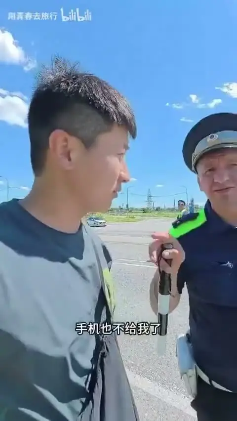 在俄罗斯被交警勒索300美元,威胁上手铐,最后让删除视频,网红自驾游遇到一串倒霉事