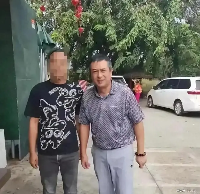 钱再多有什么用?55岁张嘉译现状曝光,病情严重到连走路都走不稳
