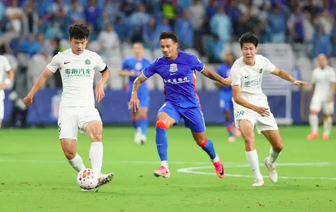 跌宕起伏 中超豪门被连追两球后86分钟绝杀 3-2豪取2连胜重返前10
