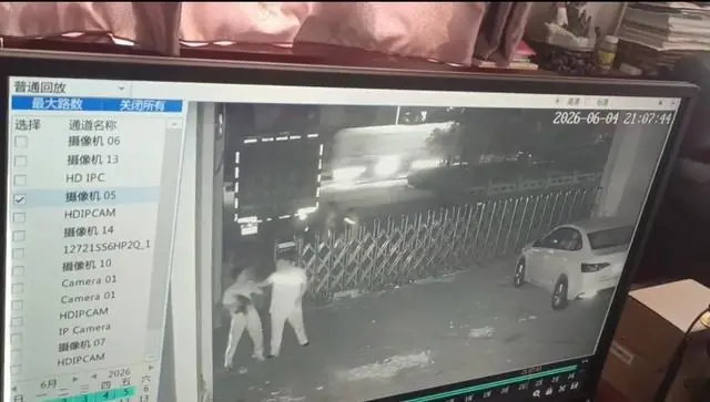 15岁男生因女同桌送的两张手绘画,遭同学结伙围殴致腰椎骨折,事后仍多次遭恐吓,山东莘县警方已立案调查