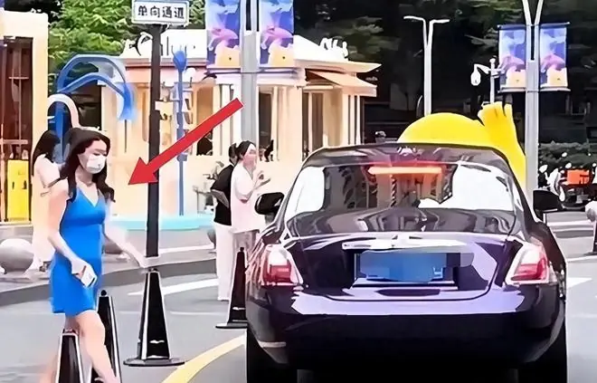 44岁宗馥莉辞职1年判若两人,瘦了也变美了,网友:年轻了10岁!