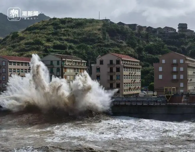 浙江海边已掀起10多米巨浪！台风“巴威”逼近，海浪红色预警发布