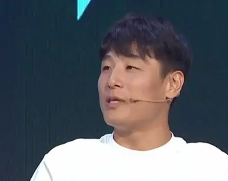 武磊哽咽感谢球迷:留洋时很多人为了看我上场3分钟去熬夜