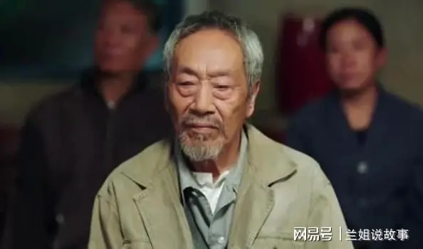 女儿买房缺钱,我凑了30万,送钱时听到女婿电话,我选择离开