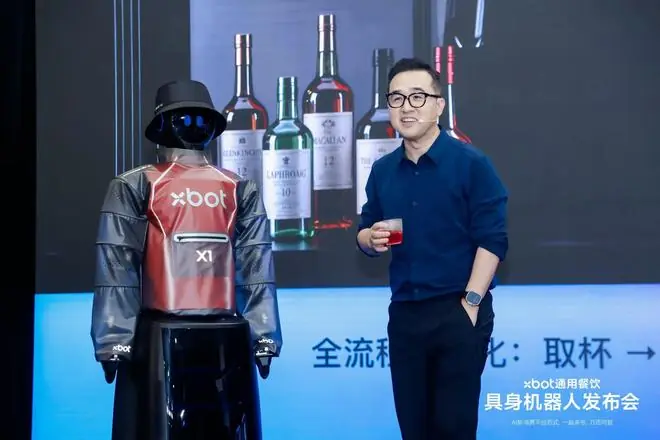 不做脸、不做腿,餐饮“人形机器人”要如何赚钱?