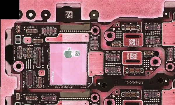 iPhone 18 Pro遭史诗级泄密!苹果一心去风险 印度反倒成最大风险