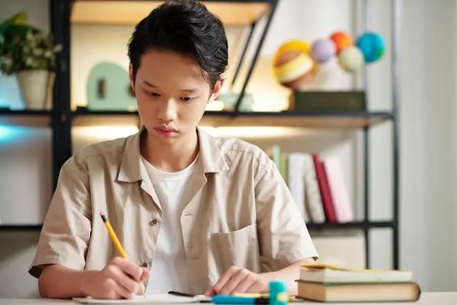 暑假成了好学生的“至暗时刻”：没人逼他，他却正在自己PUA自己