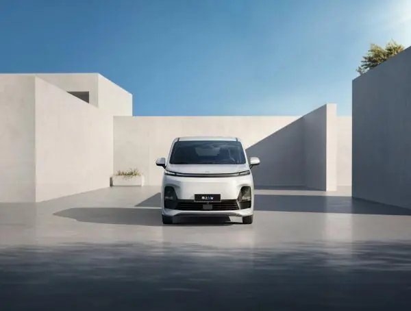 6.98万元起 鑫源汽车向上V6上市