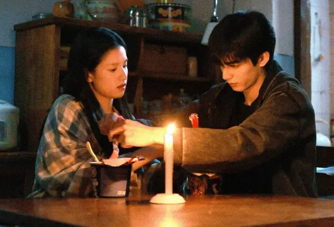 心疼陈异:早逝的妈家暴的爸,还有一个拖油瓶的她