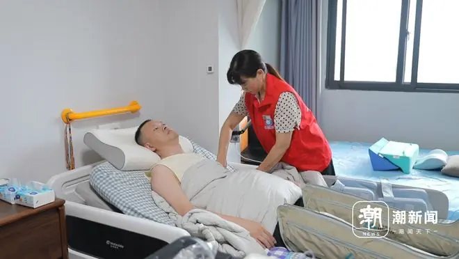 浙江42岁男子意外全身瘫痪,在ICU崩溃:把我救回来是折磨!女友不离不弃照顾600多天,“她很凶,感谢她把我骂醒”