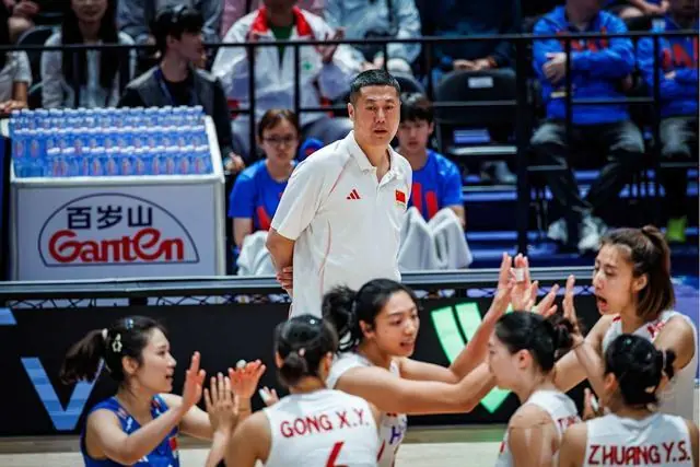 难以理解!中国女排2-3负加拿大,赵勇3次盲目“换人”难卸责