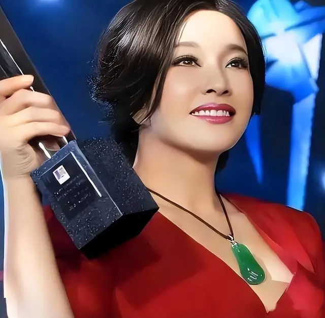 八个男友传闻真相大白后,刘晓庆现状曝光,难怪75岁无儿无女