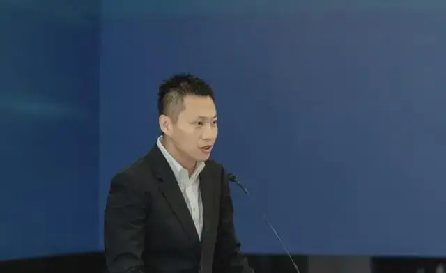 奔驰比亚迪力挺，华为智驾劲敌敲钟