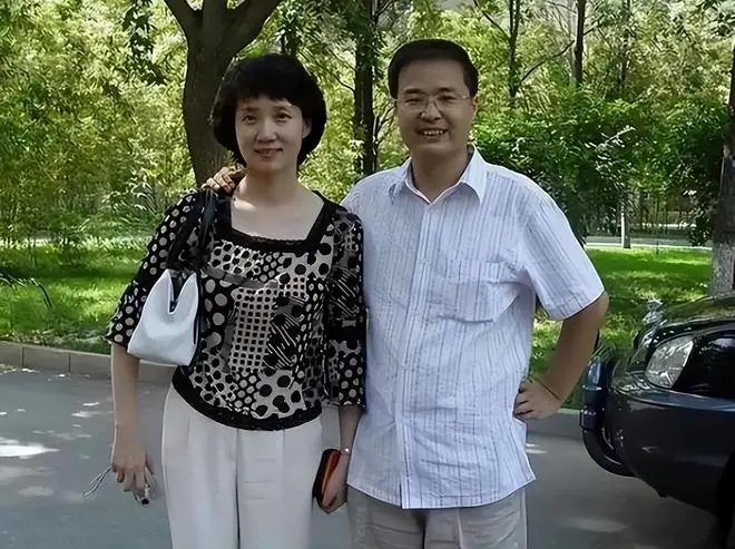 离开11年后,央视名嘴低调隐居北京,如今二婚21年无儿无女很潇洒
