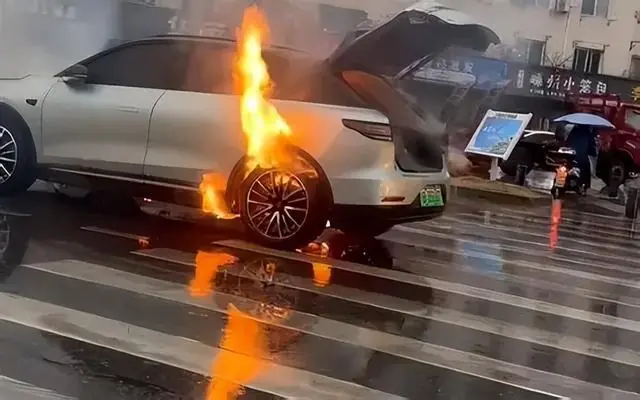大批新能源车通病集中爆发,车子开着没毛病,电池却直接废掉了?