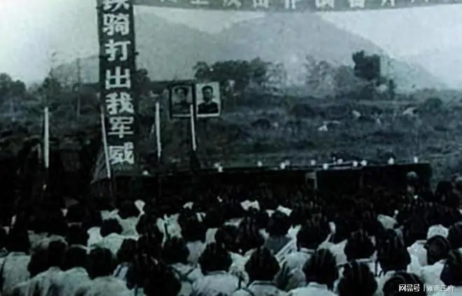 越军反坦克导弹，击中我军坦克，殉爆掀开炮塔，车组全部牺牲