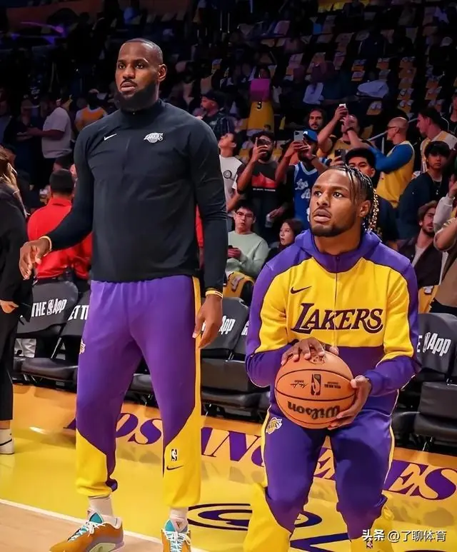 NBA疯狂一夜:湖人4人离队4人加盟,4换1交易达成,火箭成大赢家