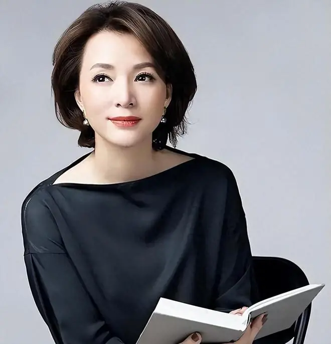 老公失联、母亲去世,如今董卿没想到,儿子反而成为她唯一的救赎