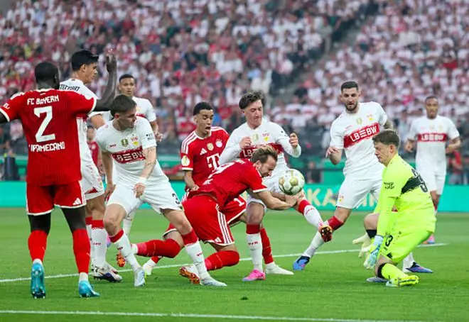 德国杯:拜仁3-0斯图加特加冕三冠王 凯恩戴帽+单赛季61球创纪录
