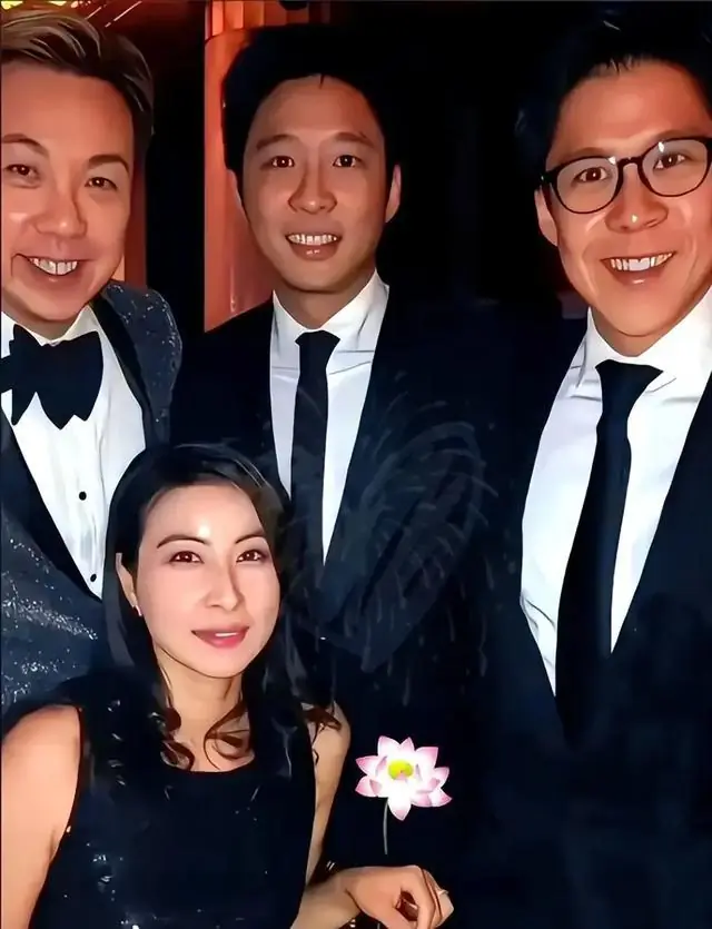 霍启山娜然结婚传闻节外生枝！郭晶晶一举动亮明态度，闹剧该散场