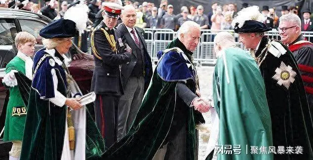 在哈里即将返回英国之际,英国国王与王室成员举行罕见的“家宴”