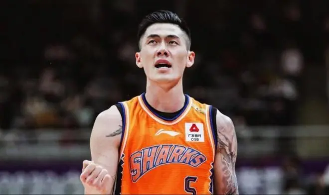 上海男篮极限操作!35岁刘铮续约2年,E类合同完美破解薪资难题