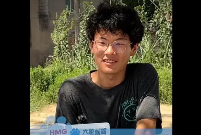 河南男孩高考693分，父亲脑梗偏瘫母亲打工维生，为省路费放弃清华“强基计划”：暑假当家教补贴家用，想靠学习让家人过上好日子