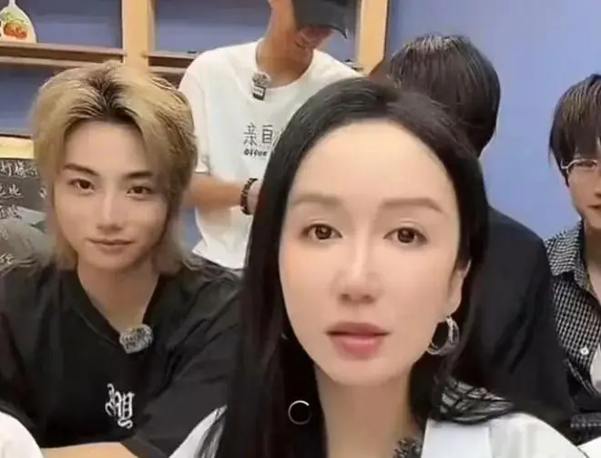 综艺停播跑路,多名艺人向导演讨薪