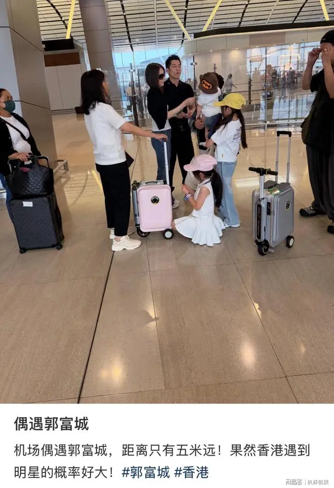 郭富城一家五口合体露面,夫妻俩注意力都在小女儿身上