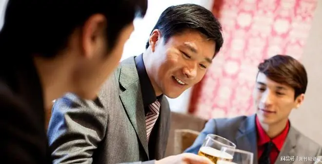 上海一同学聚会吃了43万6,请客的人先行离开,剩下的人当场翻脸