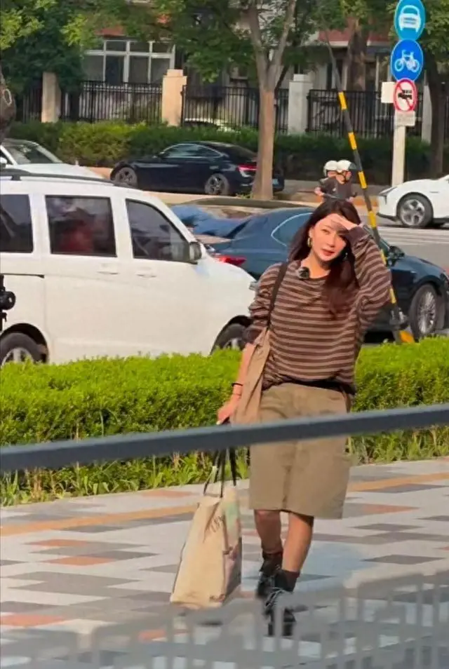 46岁殷桃现状:定居北京,老公入狱前已离婚,依旧单身没娃很潇洒