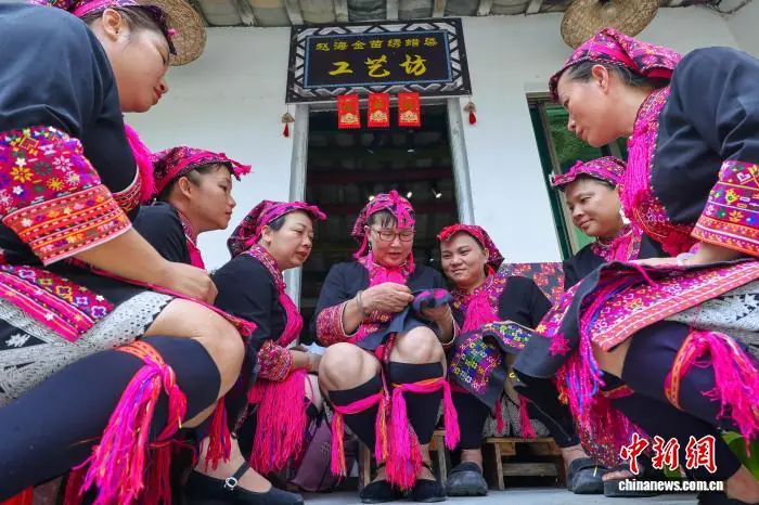 苗绣传人上“中国好人榜”：将古老技艺“绣”出圈