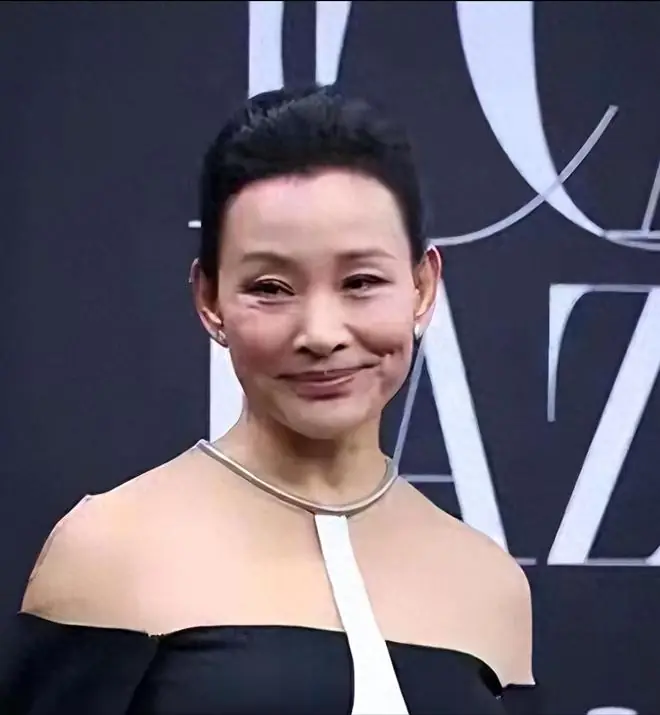 65岁陈冲回上海独居养老,撕开中老年体面生活,原来还能这么活