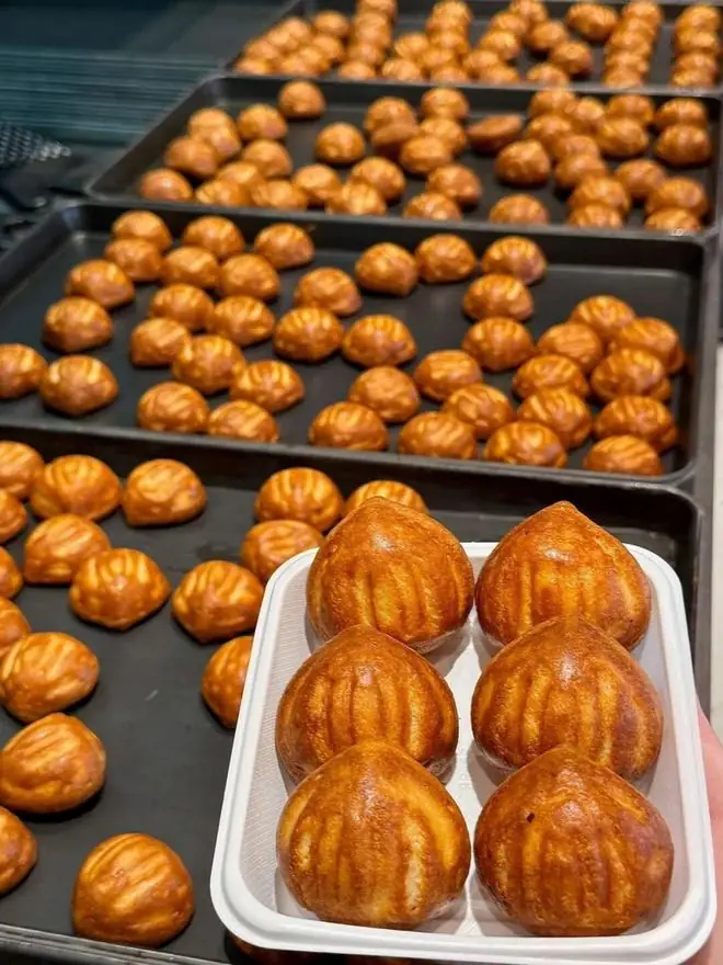 一年倒闭8万家,超市烘焙区却排长队:谁动了街边烘焙店的蛋糕?