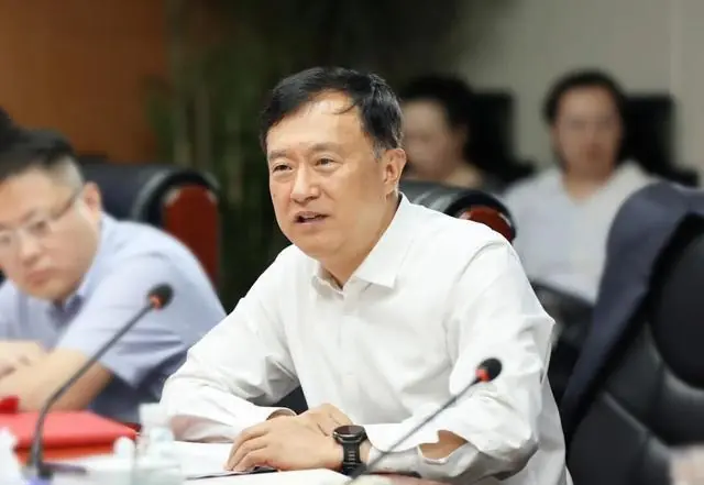 AI会大规模替代人工？邮储银行原行长刘建军：“AI焦虑”应厘清三大认知误区